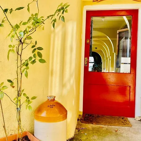 Bed & Breakfast The Tower House 4*